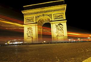 Arc De Triomphe at night.jpg